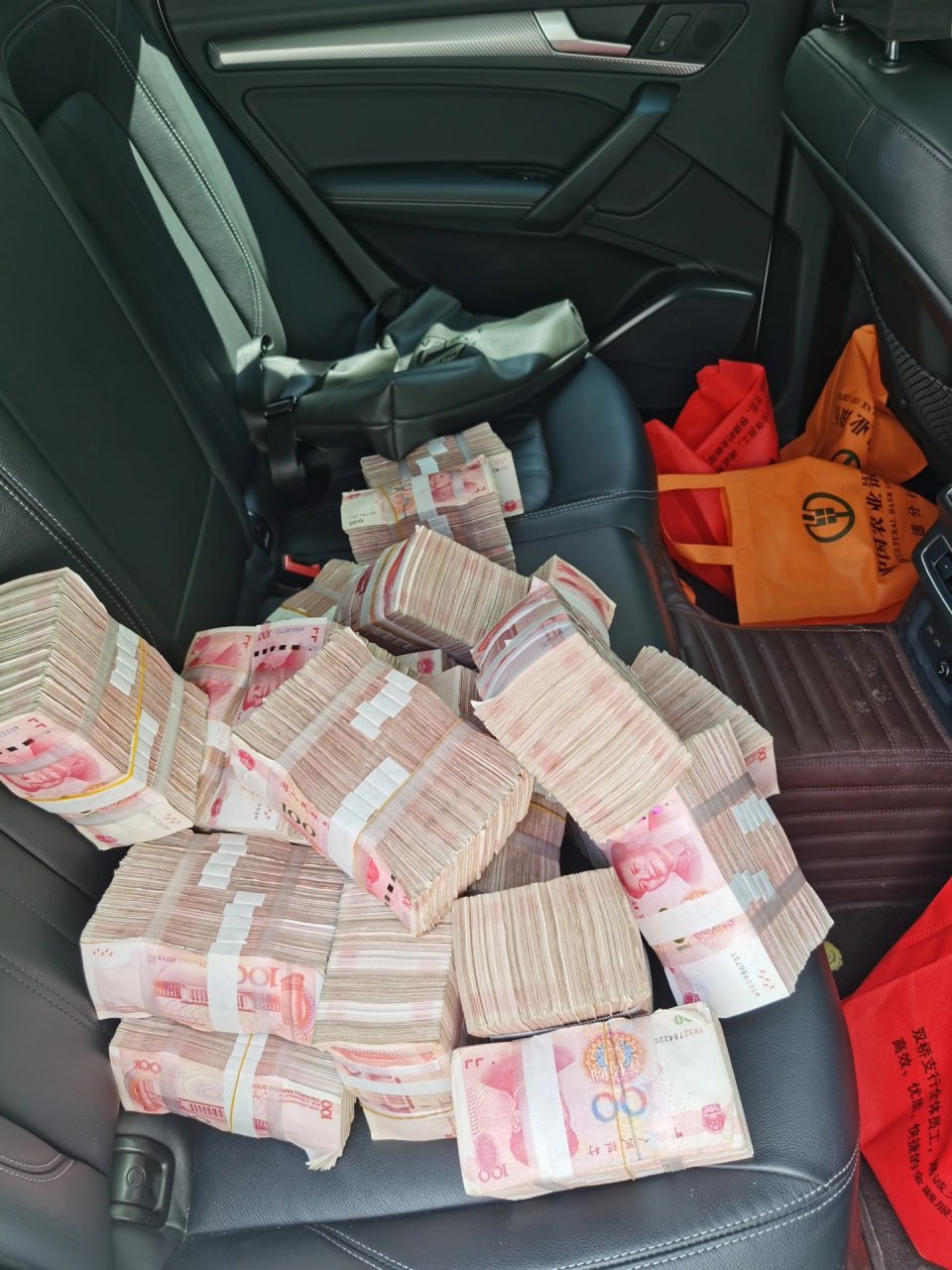 成人网站收入数据展示
